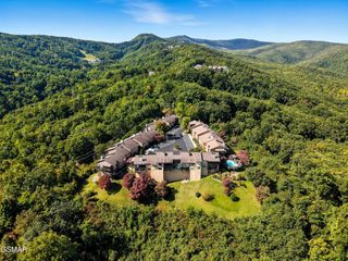 1050 Ski View Drive, Gatlinburg, TN 37738