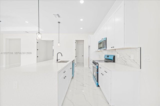 1226 NE 5TH PL, Cape Coral, FL 33909