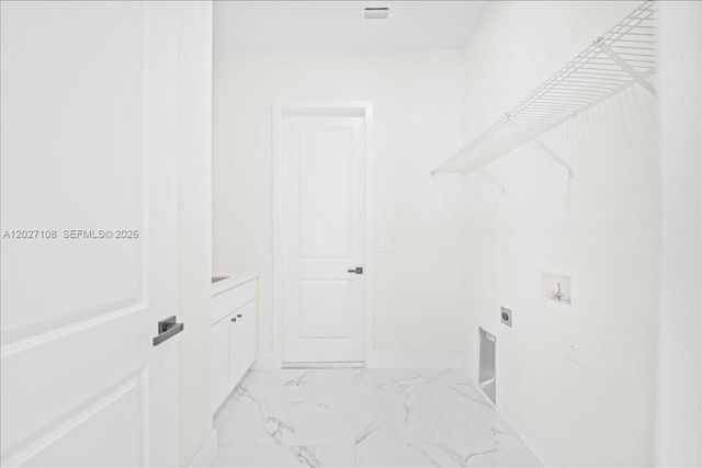 1226 NE 5TH PL, Cape Coral, FL 33909