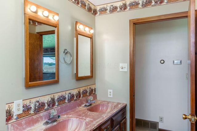 9672 Schoolhouse Road NW, Canal Winchester, OH 43110
