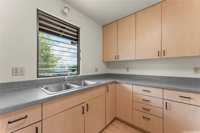 1214 Nehoa Street A, Honolulu, HI 96822