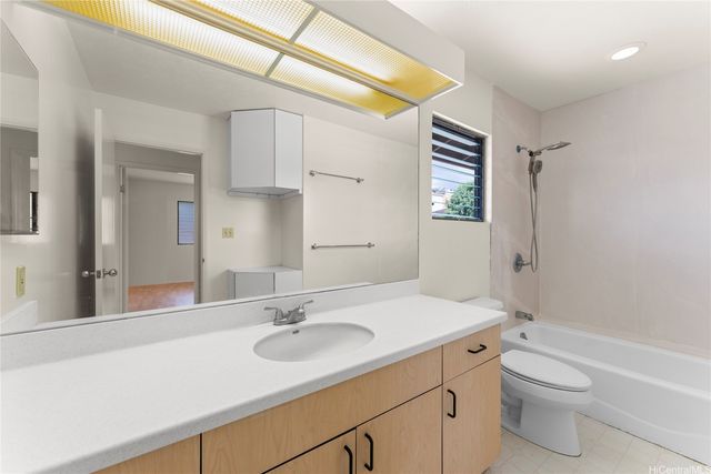 1214 Nehoa Street A, Honolulu, HI 96822