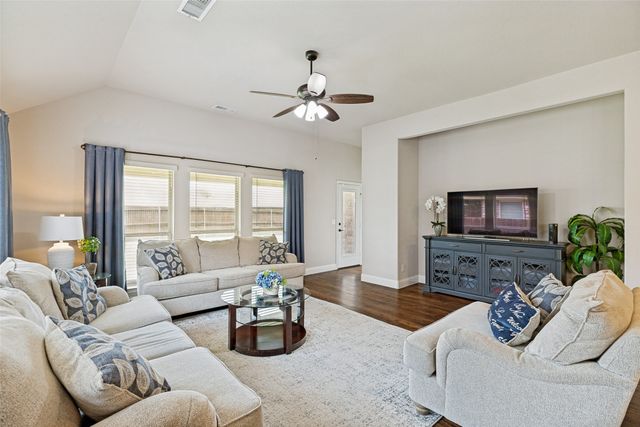 902 Lyndhurst Drive, Anna, TX 75409