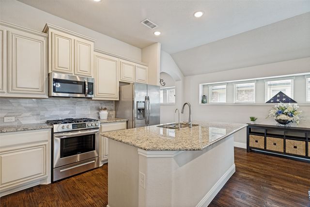 902 Lyndhurst Drive, Anna, TX 75409