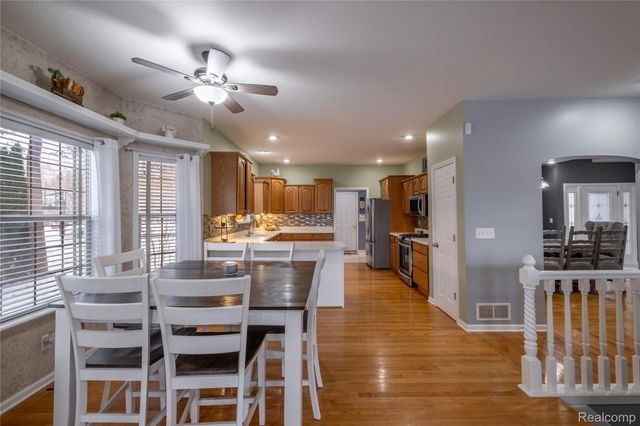 4204 Pavilion Court, Fenton, MI 48430