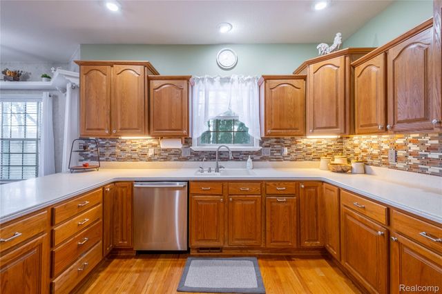 4204 Pavilion Court, Fenton, MI 48430