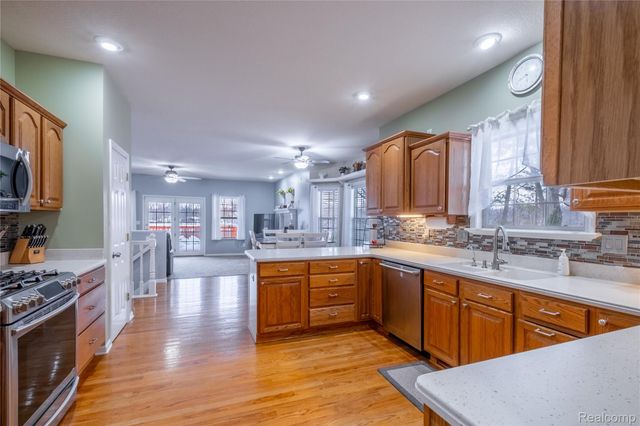 4204 Pavilion Court, Fenton, MI 48430