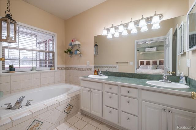 4204 Pavilion Court, Fenton, MI 48430