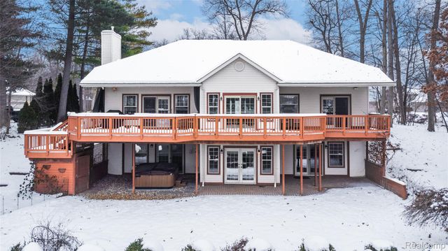 4204 Pavilion Court, Fenton, MI 48430