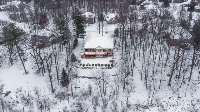 4204 Pavilion Court, Fenton, MI 48430