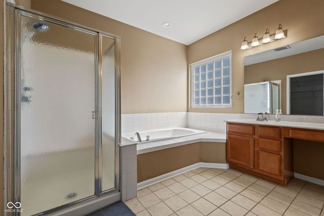 10983 Parkland Court, Fishers, IN 46037