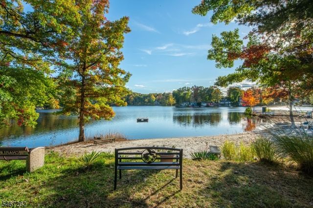 105 Wildwood Rd, Jefferson Twp., NJ 07438