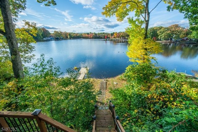 105 Wildwood Rd, Jefferson Twp., NJ 07438