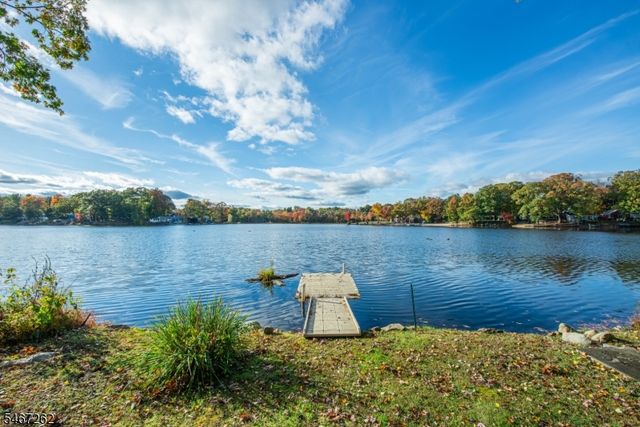 105 Wildwood Rd, Jefferson Twp., NJ 07438