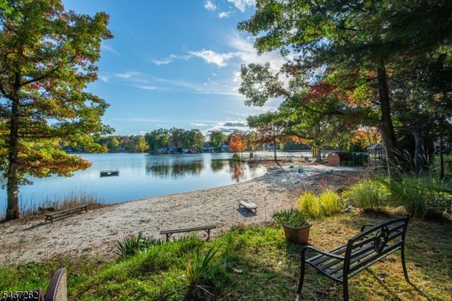 105 Wildwood Rd, Jefferson Twp., NJ 07438