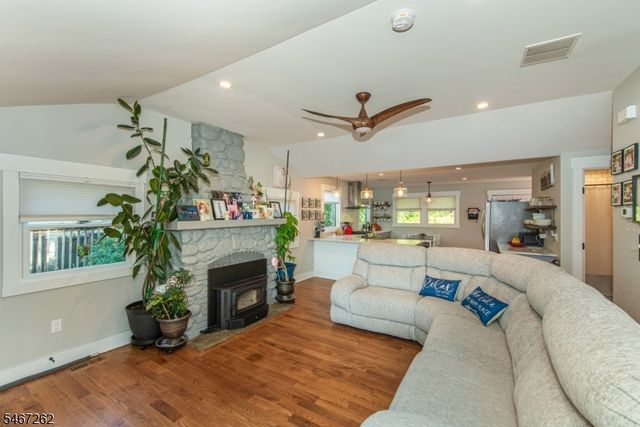105 Wildwood Rd, Jefferson Twp., NJ 07438