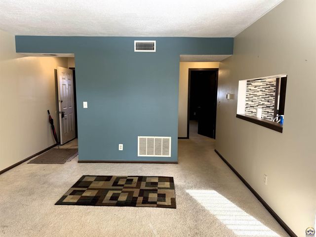 5741 SW 22nd Ter Apt 1, Topeka, KS 66614