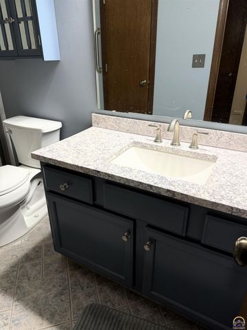 5741 SW 22nd Ter Apt 1, Topeka, KS 66614