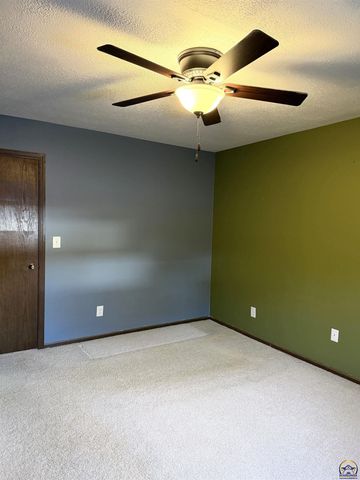 5741 SW 22nd Ter Apt 1, Topeka, KS 66614