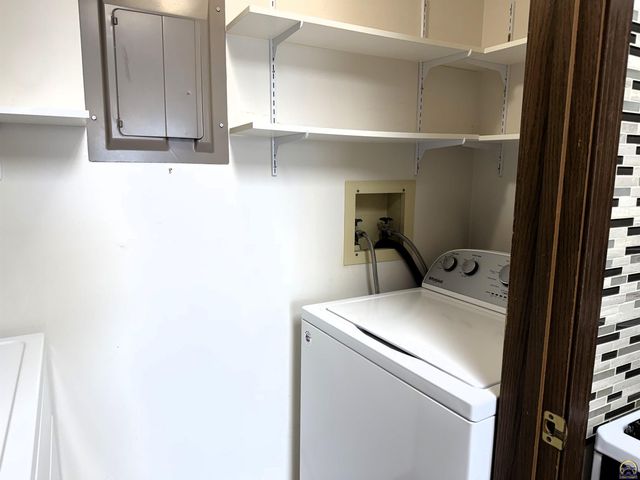 5741 SW 22nd Ter Apt 1, Topeka, KS 66614