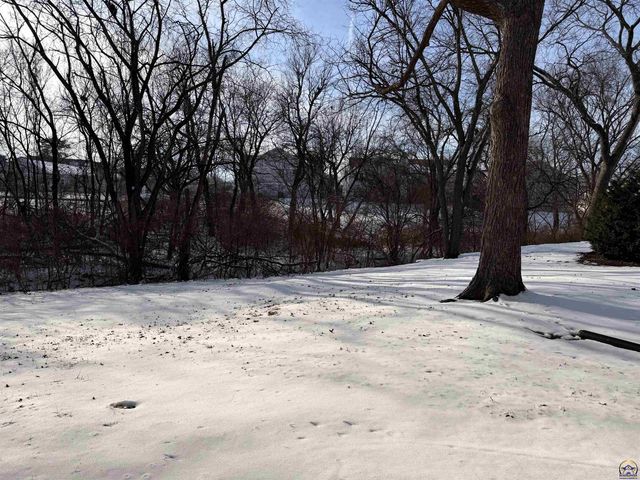 5741 SW 22nd Ter Apt 1, Topeka, KS 66614