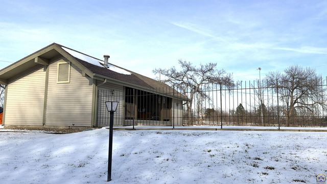5741 SW 22nd Ter Apt 1, Topeka, KS 66614