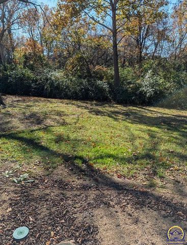 5741 SW 22nd Ter Apt 1, Topeka, KS 66614