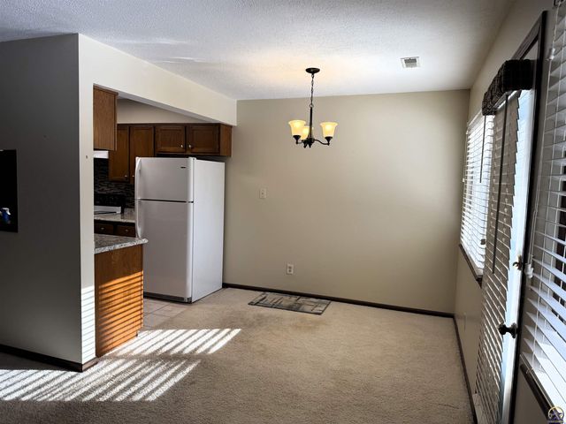 5741 SW 22nd Ter Apt 1, Topeka, KS 66614