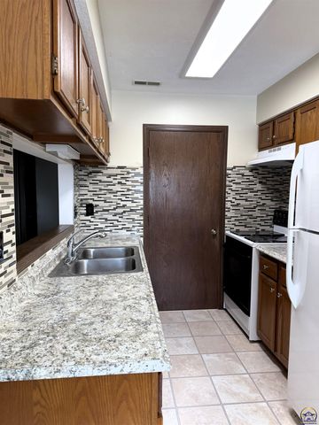 5741 SW 22nd Ter Apt 1, Topeka, KS 66614