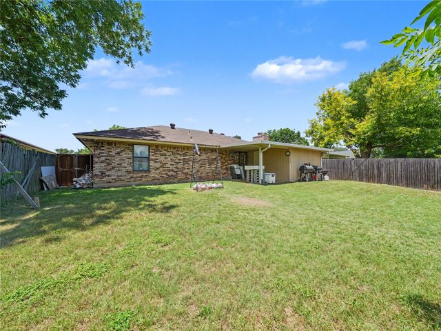7325 S Meadow Drive E, Fort Worth, TX 76133