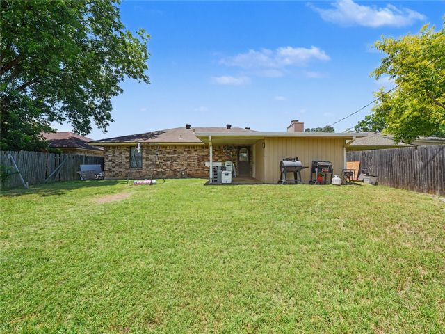 7325 S Meadow Drive E, Fort Worth, TX 76133