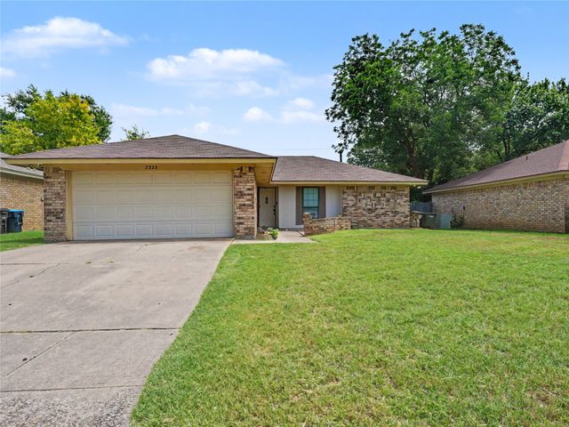 7325 S Meadow Drive E, Fort Worth, TX 76133