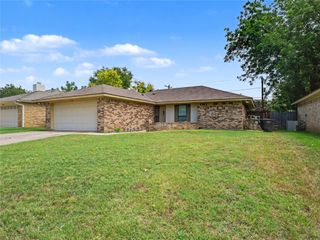 7325 S Meadow Drive E, Fort Worth, TX 76133