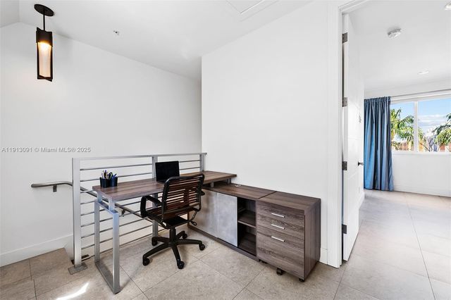 704 NE 5th St, Fort Lauderdale, FL 33301