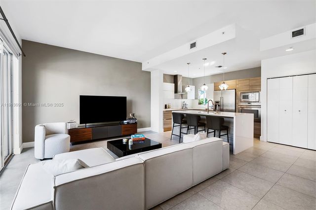 704 NE 5th St, Fort Lauderdale, FL 33301