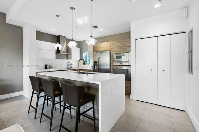 704 NE 5th St, Fort Lauderdale, FL 33301