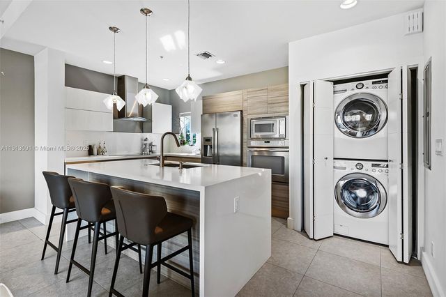 704 NE 5th St, Fort Lauderdale, FL 33301