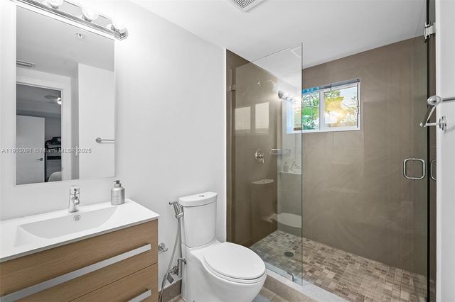 704 NE 5th St, Fort Lauderdale, FL 33301