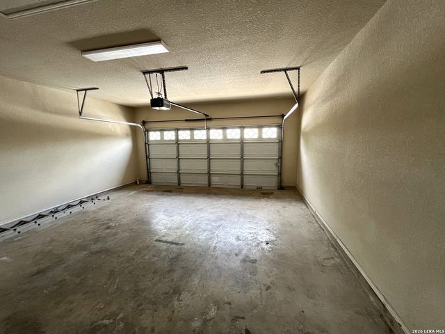 685 CREEKSIDE CIR, New Braunfels, TX 78130