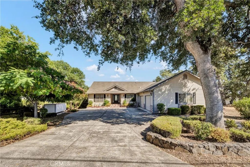 17120 Knollview Drive, Hidden Valley Lake, CA 95467