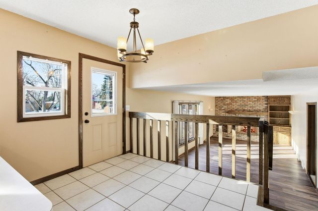 5736 Matterhorn Drive NE, Fridley, MN 55432