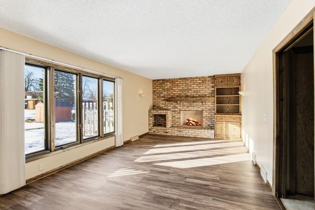 5736 Matterhorn Drive NE, Fridley, MN 55432