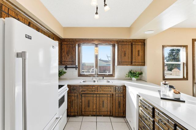 5736 Matterhorn Drive NE, Fridley, MN 55432