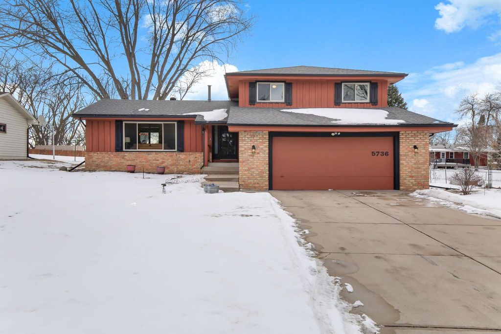 5736 Matterhorn Drive NE, Fridley, MN 55432