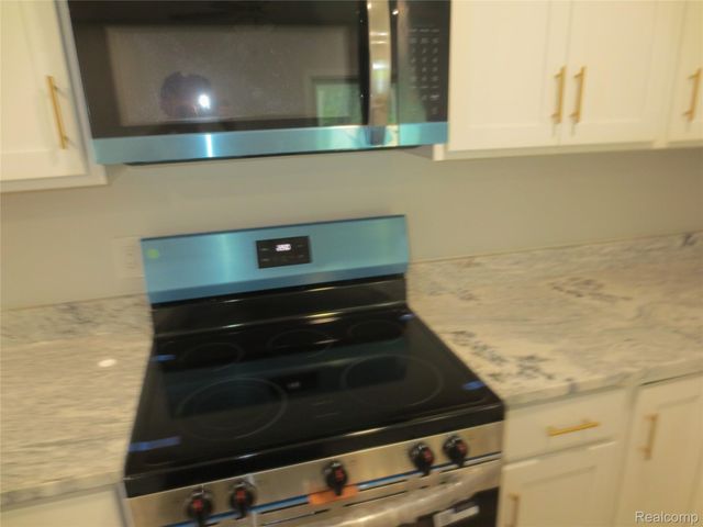34600 Michelle Drive, Romulus, MI 48174