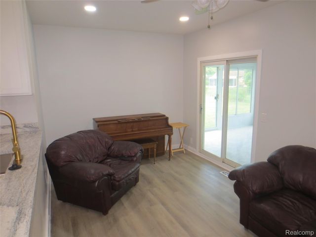 34600 Michelle Drive, Romulus, MI 48174