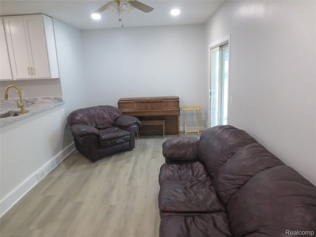 34600 Michelle Drive, Romulus, MI 48174