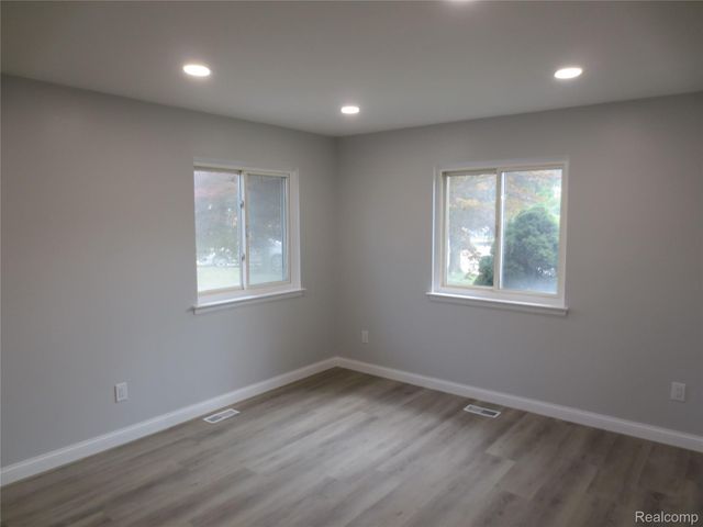 34600 Michelle Drive, Romulus, MI 48174