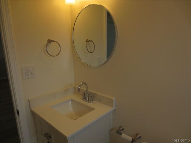34600 Michelle Drive, Romulus, MI 48174