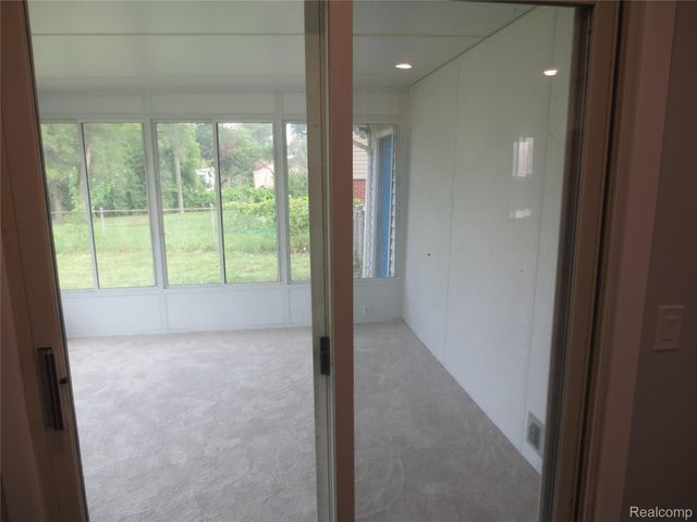 34600 Michelle Drive, Romulus, MI 48174